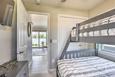 بيت ريفى Lakefront Bellevue Home: Private Beach & Fire Pit!