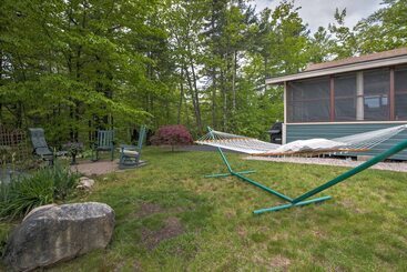Ossipee Lake Cottage W/ Screened Porch & Fire Pit!