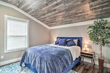 별장 Spacious Sevierville Home W/ Hot Tub!