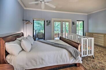 Vakantiehuisje Family Friendly Houston Home W/ Private Backyard!