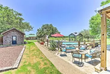 コテージ Sunset Ranch W/ Pool & Hot Tub On 29 Acres!
