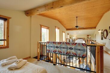 Dom wiejski Cabin W/ Hot Tub & Grill < 1 Mi To Skiing!