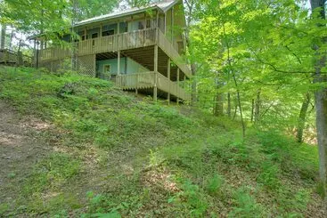 Mökkimajoitus Riverside Cabin W/ 3 Decks In North Vernon!