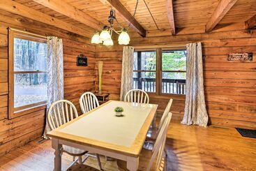 بيت ريفى Cozy Alpine Lake Cabin W/ Pool & Lake Access!