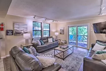 Mökkimajoitus 13 Mi To Hot Springs: Serene Royal Home W/ Deck!