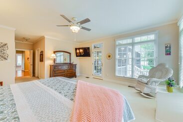 بيت ريفى Lake Norman Waterfront Escape W/ Pool & Dock!