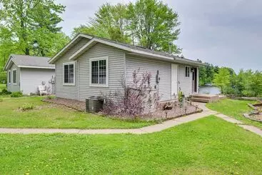 コテージ Lakeside Cabin W/ Fire Pit: Near Pine Point Park!