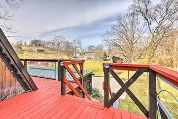 Mökkimajoitus Peaceful Mt Sterling Cabin: Deck & Fire Pit!