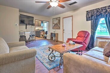 بيت ريفى Riverside Niles Retreat W/ Fire Pit & Grill!