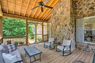 קוטג'' Baxter Hideaway: Screened Porch, Lake Views!