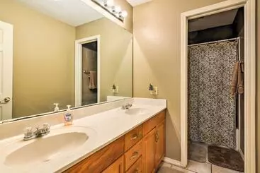 Mökkimajoitus Charming Craftsman Home In Downtown Bartlesville!