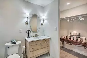 コテージ Cozy + Chic Abode ~ 11 Mi To Bloomington Lake