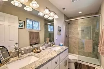 Mökkimajoitus Smoky Mountains Leicester Home W/ Deck!