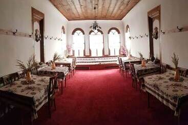 ホテル Keyvanlar Konağı