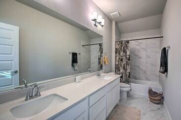 Mökkimajoitus Patio & Game Room: Modern Home In Frisco