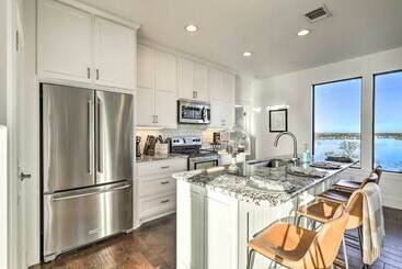 茅舍 Modern  Lakeview Hilltop Retreat  W/ Game Garage!