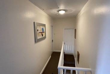 Reşedinta Impeccable 4 Bed Home Away From Home In Swindon