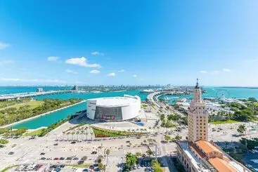 هتل آپارتمان Global Luxury Suites Miami Worldcenter