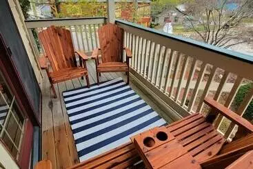 Huoneistohotelli Grand Wood Suites