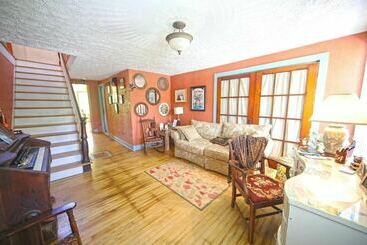 The Hayden Creek Inn