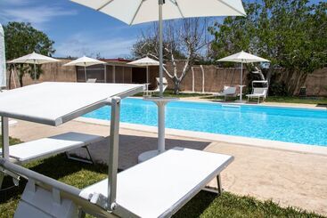 בית מלון כפרי Corte Dei Melograni Resort