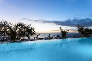 هتل Crystal I Luxury Apartments