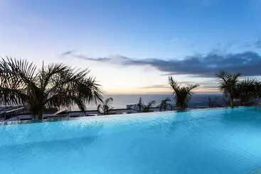 ホテル Crystal I Luxury Apartments