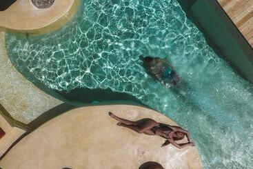 Hotelli Divino Caldera