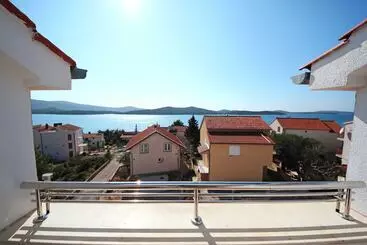 Majatalo Apartments & Rooms Villa Petra