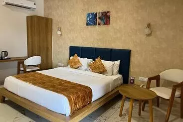 Click Hotel Tulsi