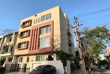 Fabhotel Shiv Rachna