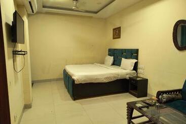 Fabhotel Shiv Rachna