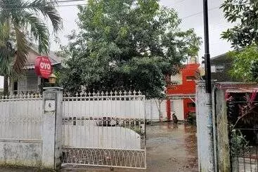ホテル Adhyaksa Syariah Guest House By Oyo Rooms