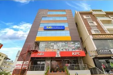 Fabhotel Starhood