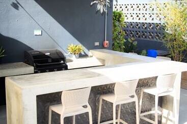 هتل Nomada Beach Hostel Adult Only