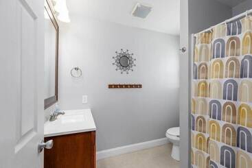 קוטג'' Breezy Ocean City Home: Walk To Beach + Boardwalk!