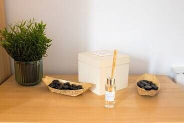 Gorgeous 3 Bedroom Cottage By The River In Reading