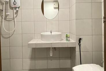 Hotel Cafe & Capital O 90756 Cara Hulu