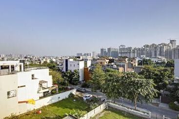 Hotel Treebo Noida Grand