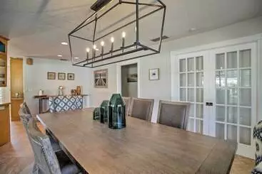 Mökkimajoitus Riviera Beach Home W/ Pool   Walk To Beaches!