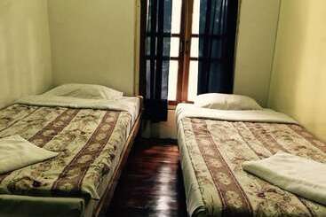 هتل Mr Charles Guest House