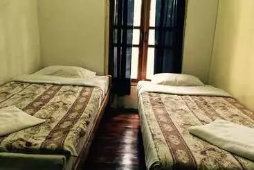 هتل Mr Charles Guest House