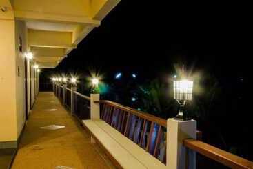 호텔 The Impress Sisaket