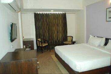 Hotel Collection O 7th Sky