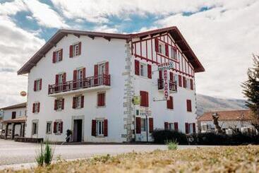 فندق Logis Hôtel Restaurant Espelletenia