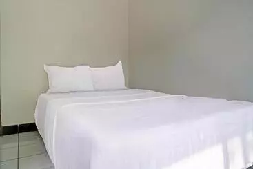 Hotelli Spot On 92856 Home Stay Syariah Aom Kusman