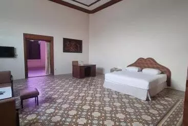Hotel Candi Baru