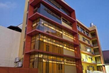 בית מלון כפרי M Citi Suites