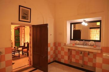 酒店 Mahalkhas Palace