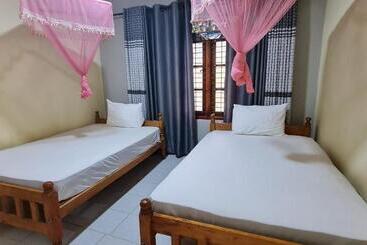 בית מלון כפרי Crosscountry Inn By Thurings